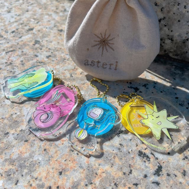 asteriアクリルスタンド